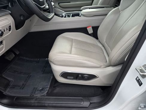 Used 2024 Jeep Wagoneer Series II w/ Flexible Seating Group AWD/4WD image 18
