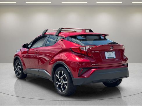 Used 2021 Toyota C-HR XLE FWD image 3