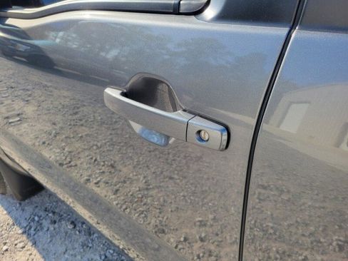 Used 2025 Nissan Frontier SV image 7