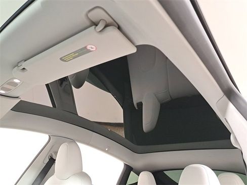 Used 2024 Tesla Model Y Long Range image 21