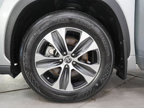 Used 2023 Toyota Highlander XLE AWD/4WD image 31