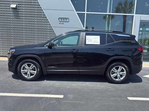 Used 2022 GMC Terrain SLE w/ Driver Convenience Package FWD image 3