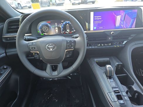Used 2023 Toyota Crown AWD/4WD image 16