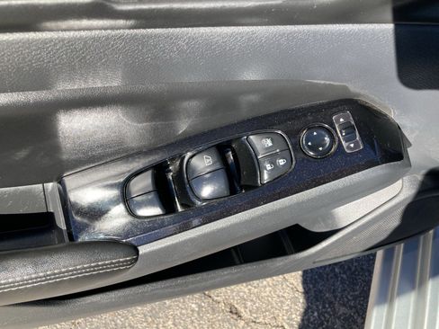 Used 2023 Nissan Altima 2.5 SV image 12