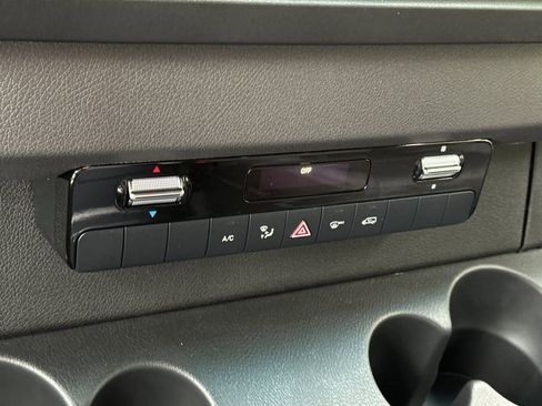 Used 2025 Mercedes-Benz Sprinter 2500 image 19