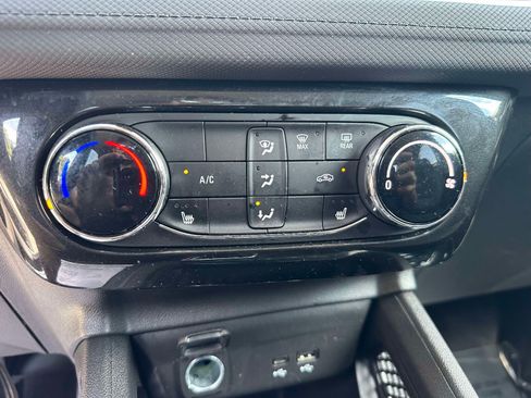 Used 2024 Chevrolet TrailBlazer LT w/ LT Cold Weather Package FWD image 11