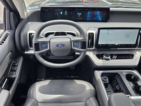 Used 2025 Ford Expedition Active AWD/4WD image 13