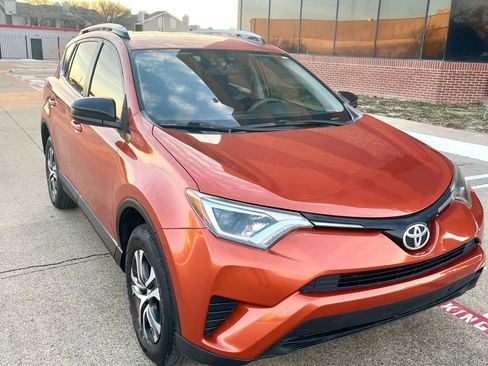 Used 2016 Toyota RAV4 LE image 19