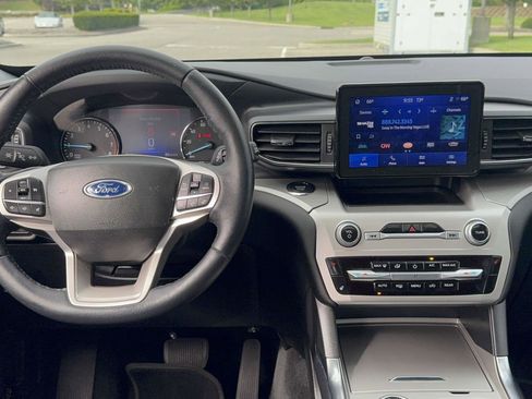 Certified 2022 Ford Explorer XLT w/ Equipment Group 202A image 11