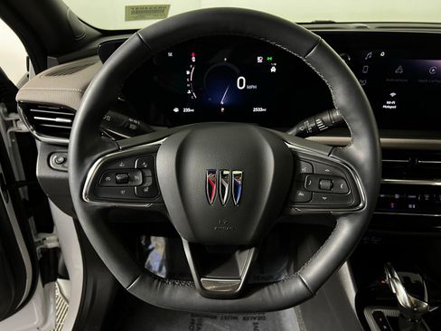 Used 2025 Buick Envista Avenir image 14