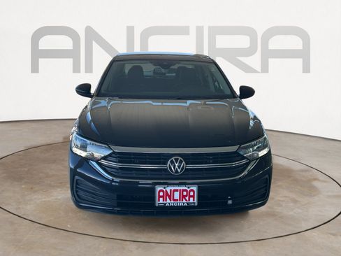 Used 2023 Volkswagen Jetta SE w/ Panoramic Sunroof Package FWD image 5