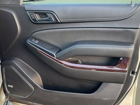 Used 2017 GMC Yukon SLT image 32