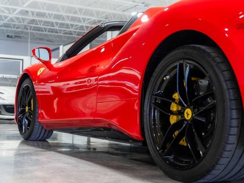 Used 2018 Ferrari 488 Spider RWD image 31