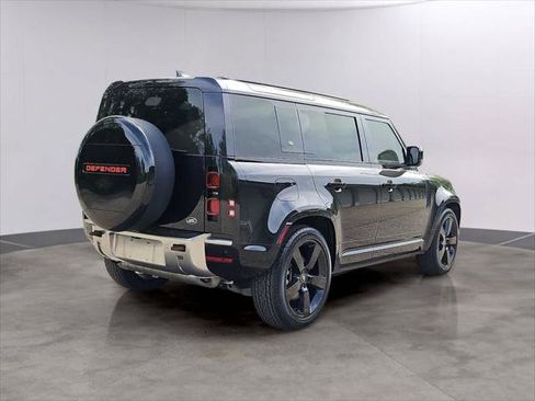 Used 2023 Land Rover Defender 110 S AWD/4WD image 7