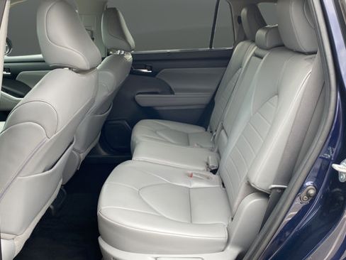 Used 2021 Toyota Highlander XLE FWD image 24