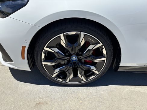 Certified 2025 BMW i5 eDrive40i w/ M Sport Package RWD image 13