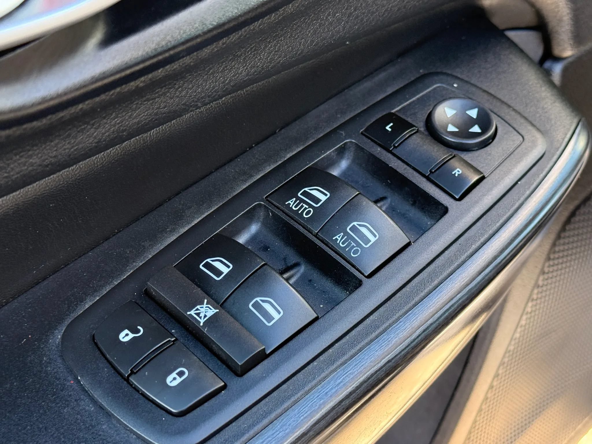 Used 2015 Jeep Cherokee Limited AWD/4WD image 23
