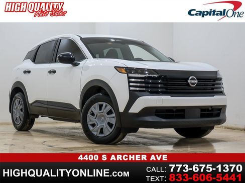 Used 2025 Nissan Kicks S image 1