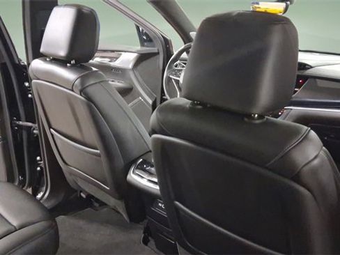 Used 2024 Cadillac XT6 Sport w/ Technology Package image 17