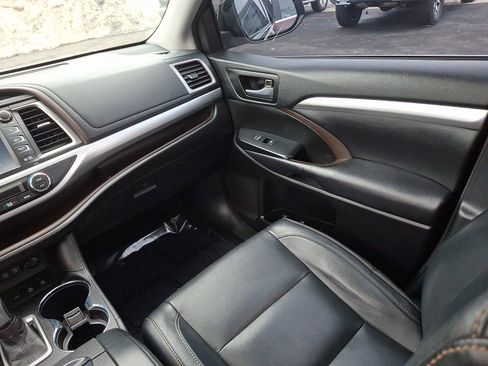 Used 2018 Toyota Highlander XLE w/ Protection Package #3 image 12