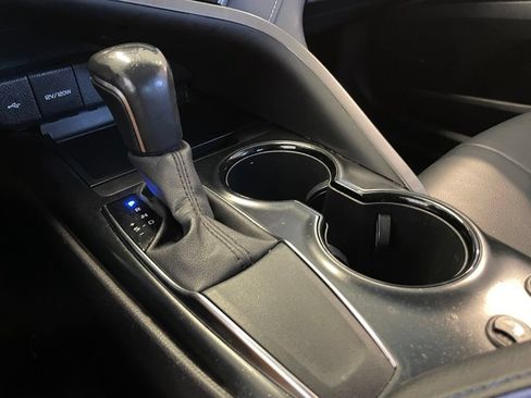 Used 2020 Toyota Camry SE FWD image 20