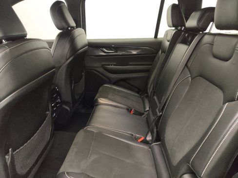 Used 2023 Jeep Grand Cherokee L Laredo RWD image 18