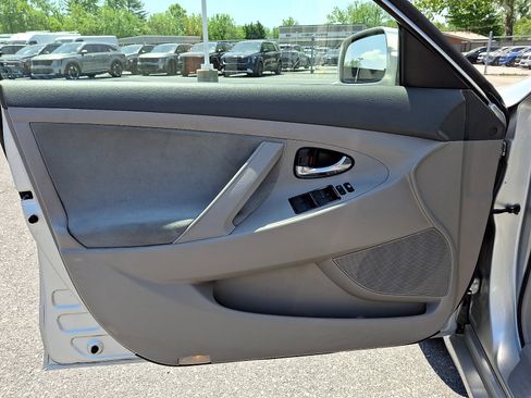 Used 2009 Toyota Camry FWD image 13