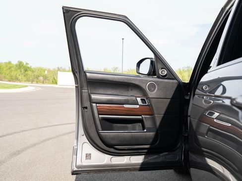 Used 2017 Land Rover Range Rover HSE image 30