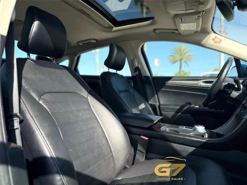 Used 2018 Ford Fusion SE w/ Fusion SE Technology Package FWD image 10