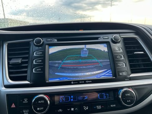 Used 2017 Toyota Highlander XLE AWD/4WD image 65