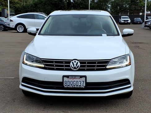 Used 2018 Volkswagen Jetta SE FWD image 2