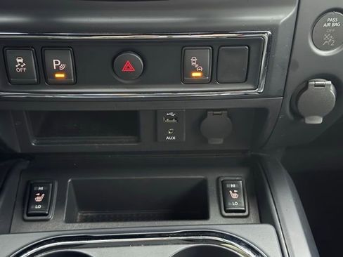 Used 2018 Nissan Titan SL w/ Midnight Edition image 14