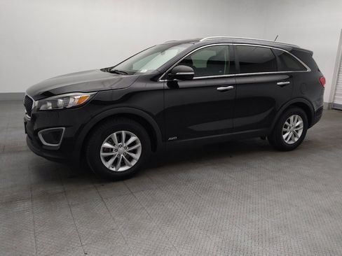 Used 2017 Kia Sorento LX image 2