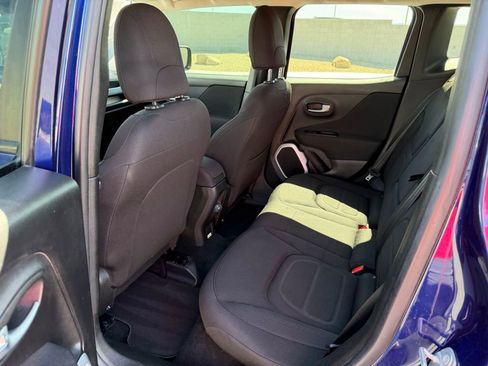 Used 2018 Jeep Renegade Latitude w/ Popular Equipment Group AWD/4WD image 19