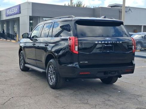 Used 2025 Ford Expedition Active AWD/4WD image 3