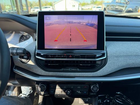 Used 2023 Jeep Compass Latitude w/ Convenience Group image 28