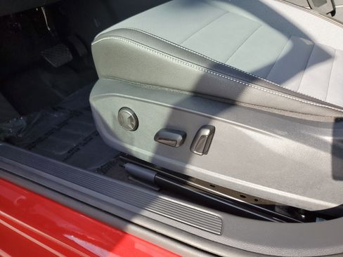 Used 2025 Volkswagen Jetta SE image 12