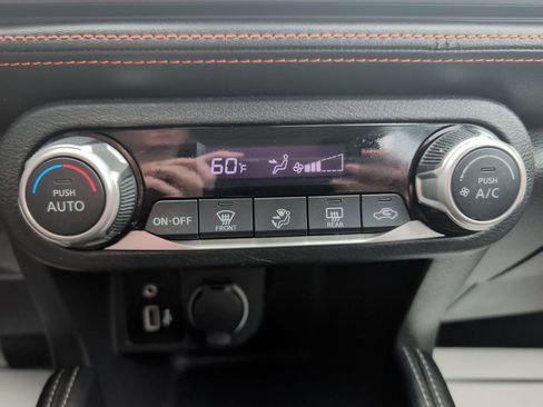 Used 2020 Nissan Kicks SR FWD image 15