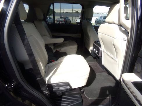 Used 2021 Ford Expedition Platinum AWD/4WD image 27