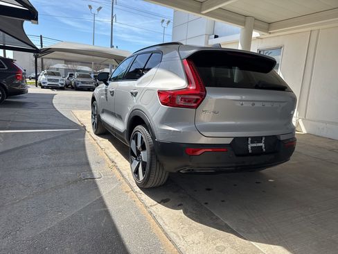 Used 2023 Volvo XC40 Recharge Ultimate image 7