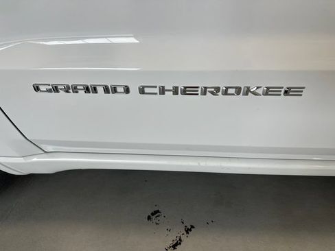 Used 2014 Jeep Grand Cherokee Overland AWD/4WD image 36