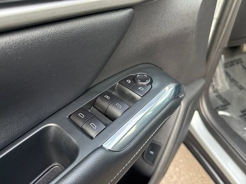 Used 2025 Chevrolet Traverse LT w/ Sun and Wheel Package image 11