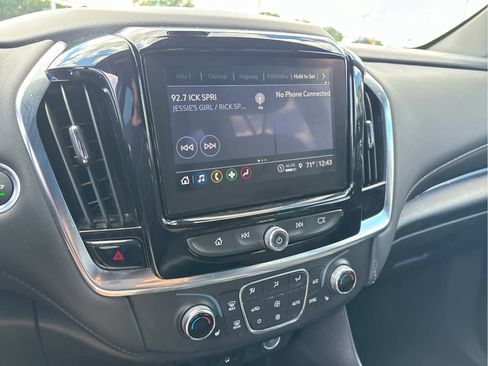 Certified 2023 Chevrolet Traverse LT FWD image 9