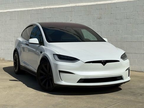 Used 2023 Tesla Model X image 2