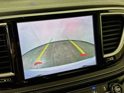Used 2023 Chrysler Pacifica Limited FWD image 18
