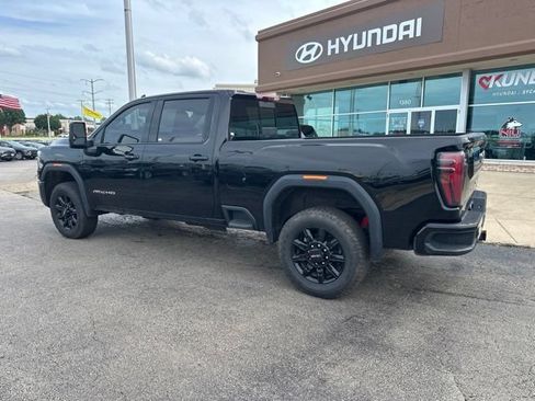Used 2025 GMC Sierra 2500 AT4 AWD/4WD image 4