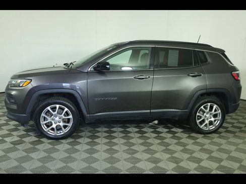 Used 2023 Jeep Compass Latitude AWD/4WD image 15