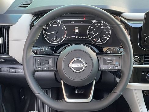 New 2025 Nissan Pathfinder SL image 28