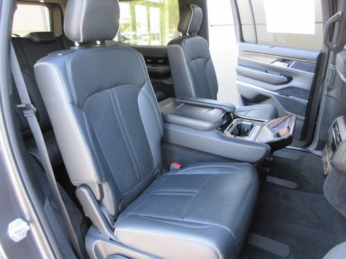 Used 2023 Jeep Grand Wagoneer Series II w/ Premium Group II AWD/4WD image 24