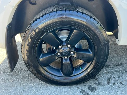 Used 2018 RAM 1500 SLT AWD/4WD image 10